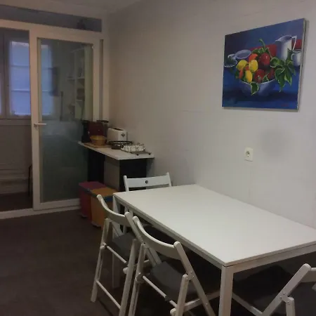 Con Terraza Y Jardin En *