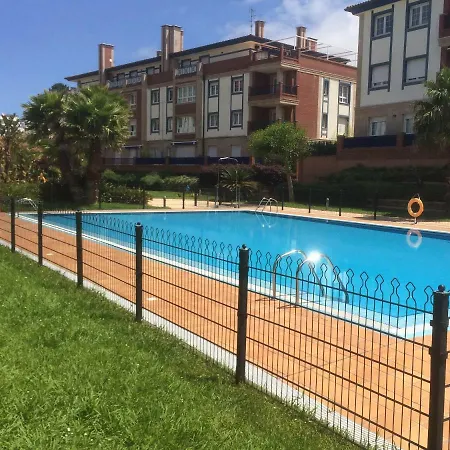 Con Terraza Y Jardin En Apartment