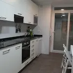 Con Terraza Y Jardin En *