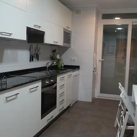Con Terraza Y Jardin En *