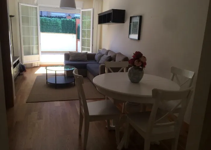 Con Terraza Y Jardín En *