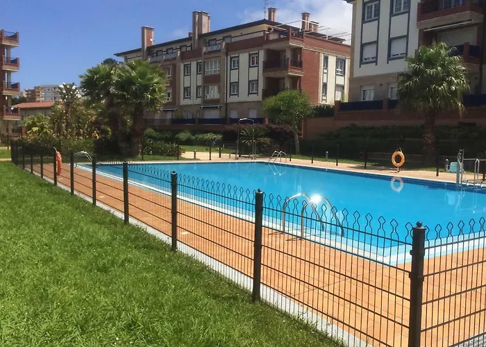 Con Terraza Y Jardin En アパート