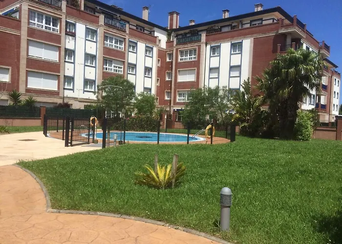 Con Terraza Y Jardin En アパート バキオ